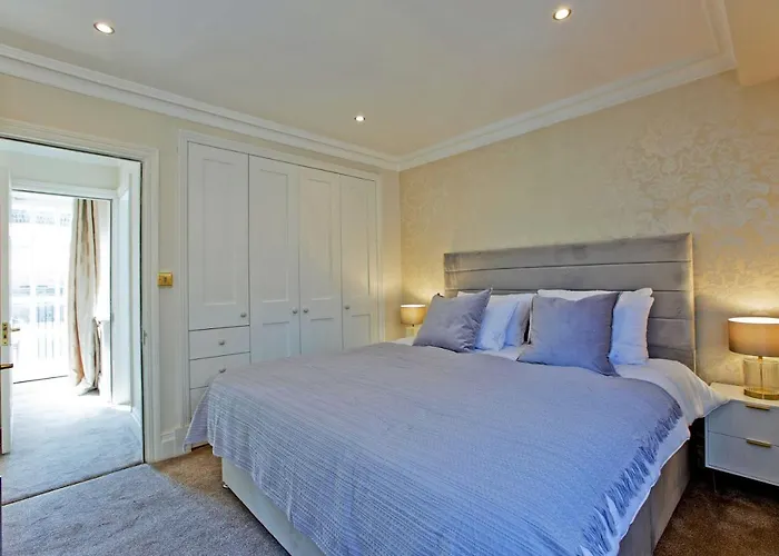 Hyde Park Paddington Spacious London Home