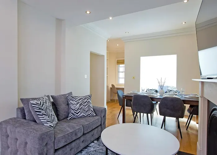 Hyde Park Paddington Spacious London Home