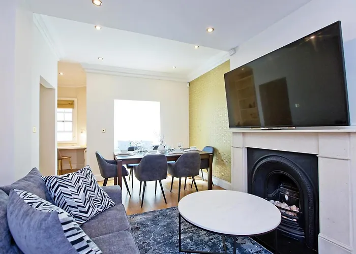Hyde Park Paddington Spacious London Home